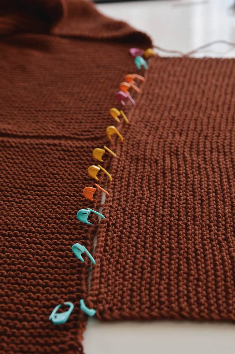 Jak zszyć sweter na drutach?